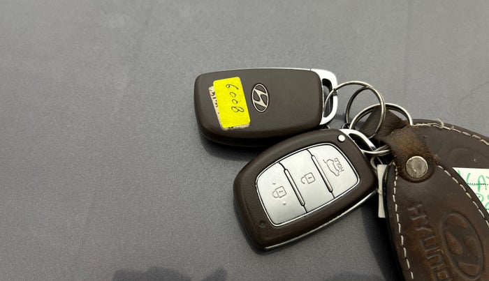 2017 Hyundai Creta SX PLUS AT 1.6 PETROL, Petrol, Automatic, 28,281 km, Key Close Up