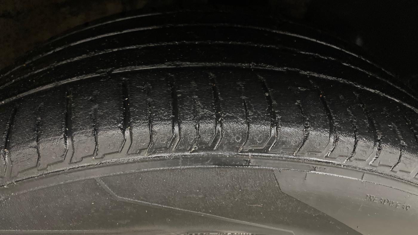 2023 Hyundai VENUE SX (O) 1.0 TURBO DCT, Petrol, Automatic, 46,660 km, Right Front Tyre Tread