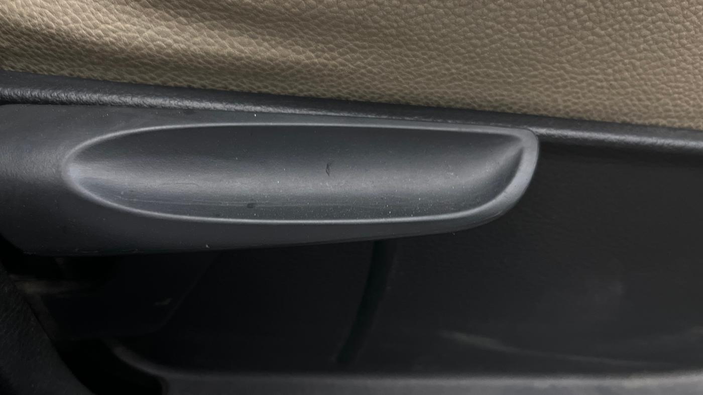 2018 Skoda Rapid STYLE 1.6 MPI AT, Petrol, Automatic, 64,510 km, Driver Side Adjustment Panel