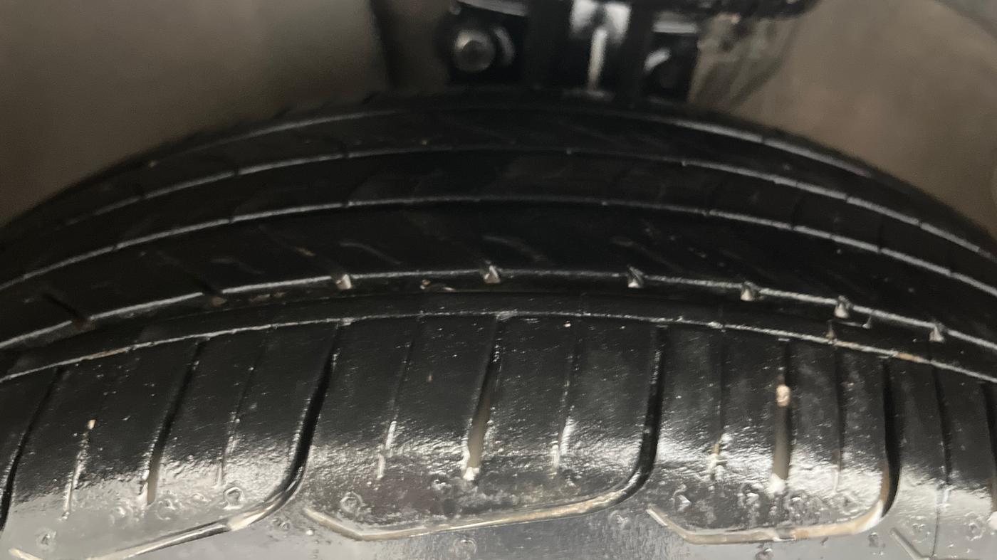 2018 Skoda Rapid STYLE 1.6 MPI AT, Petrol, Automatic, 64,510 km, Left Front Tyre Tread