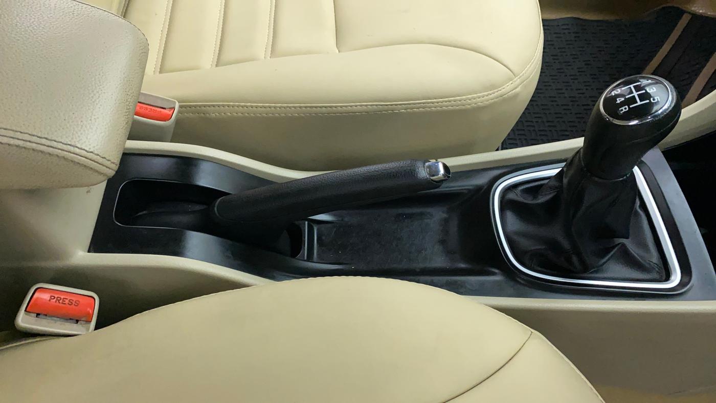 2021 Maruti Ciaz ZETA 1.5 SHVS MT PETROL, Petrol, Manual, 31,445 km, Gear Lever
