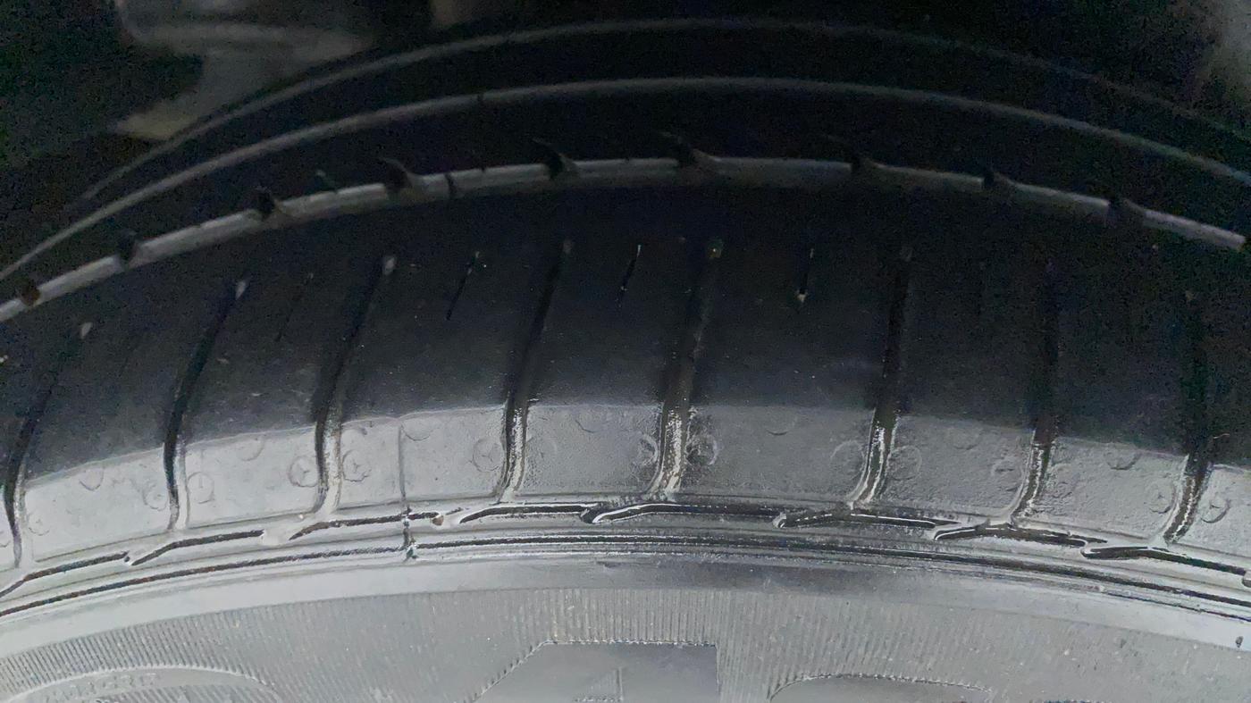 2021 Maruti Ciaz ZETA 1.5 SHVS MT PETROL, Petrol, Manual, 31,445 km, Right Rear Tyre Tread