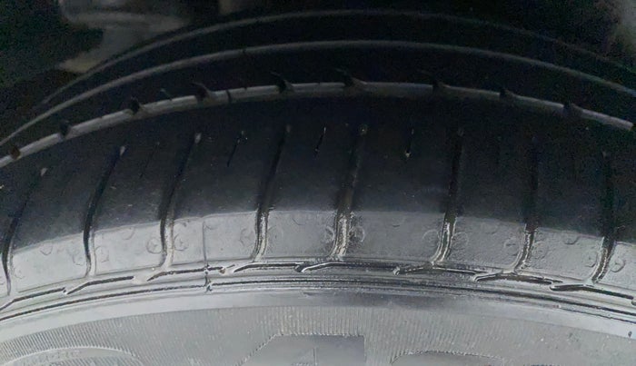 2021 Maruti Ciaz ZETA 1.5 SHVS MT PETROL, Petrol, Manual, 31,445 km, Right Rear Tyre Tread
