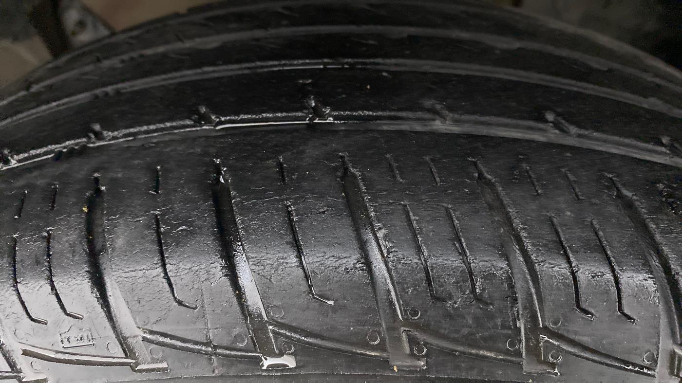 2016 Renault Duster RXZ AMT 110 PS, Diesel, Automatic, 42,186 km, Left Front Tyre Tread