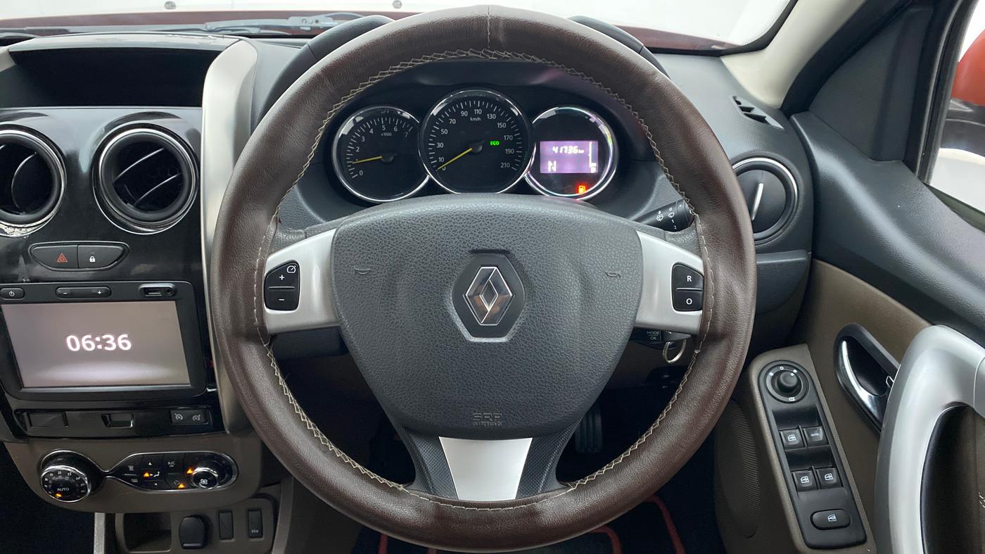2016 Renault Duster RXZ AMT 110 PS, Diesel, Automatic, 42,186 km, Steering Wheel Close Up