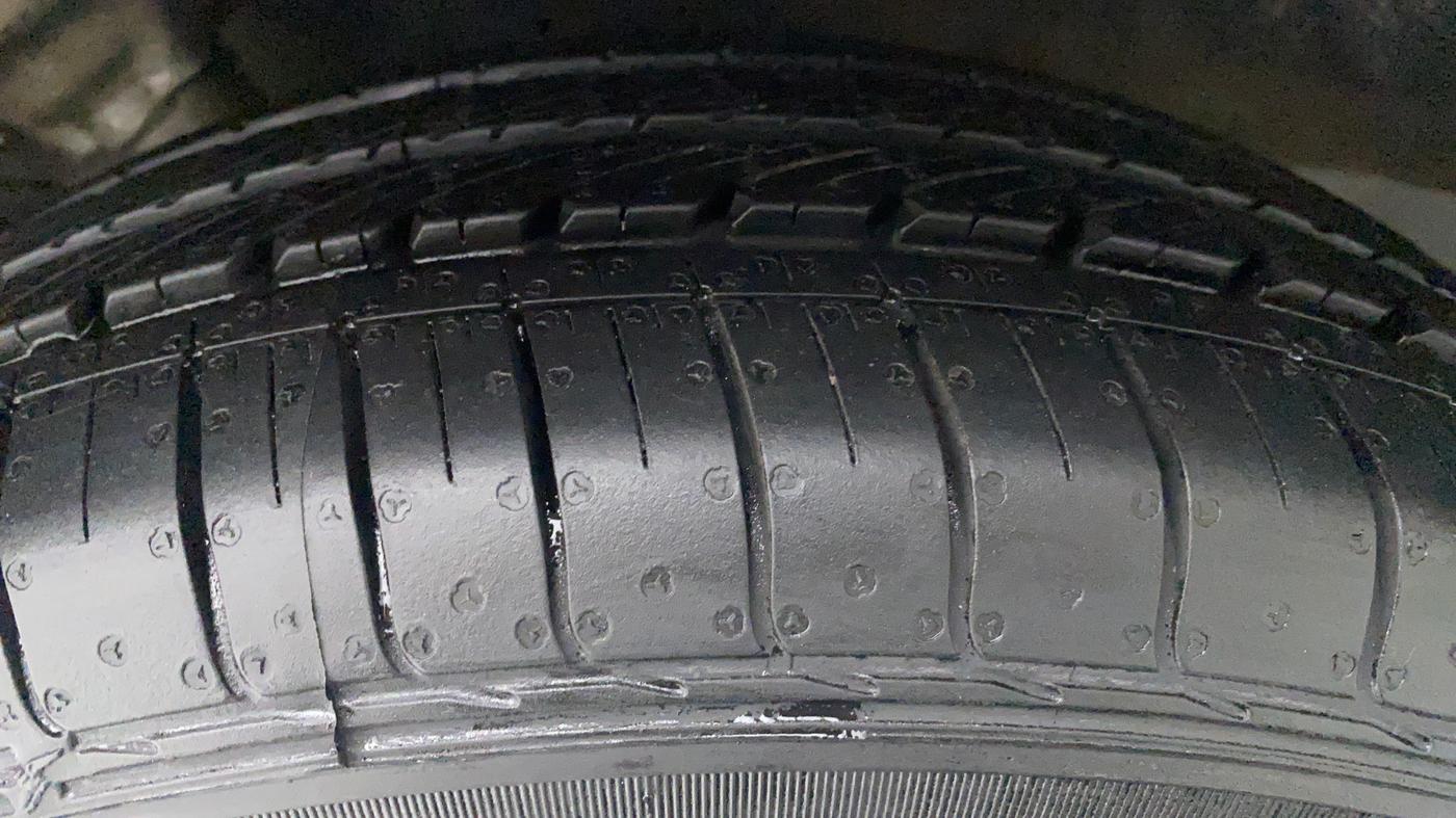 2017 Hyundai Elite i20 MAGNA 1.4 AT, Petrol, Automatic, 62,100 km, Left Front Tyre Tread