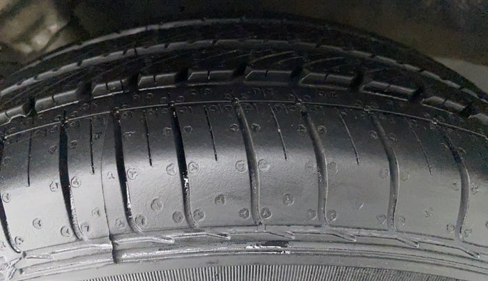 2017 Hyundai Elite i20 MAGNA 1.4 AT, Petrol, Automatic, 62,100 km, Left Front Tyre Tread