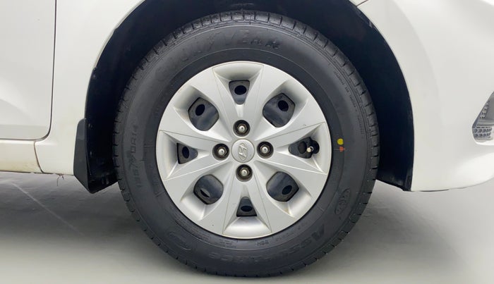 2017 Hyundai Elite i20 MAGNA 1.4 AT, Petrol, Automatic, 62,100 km, Right Front Wheel