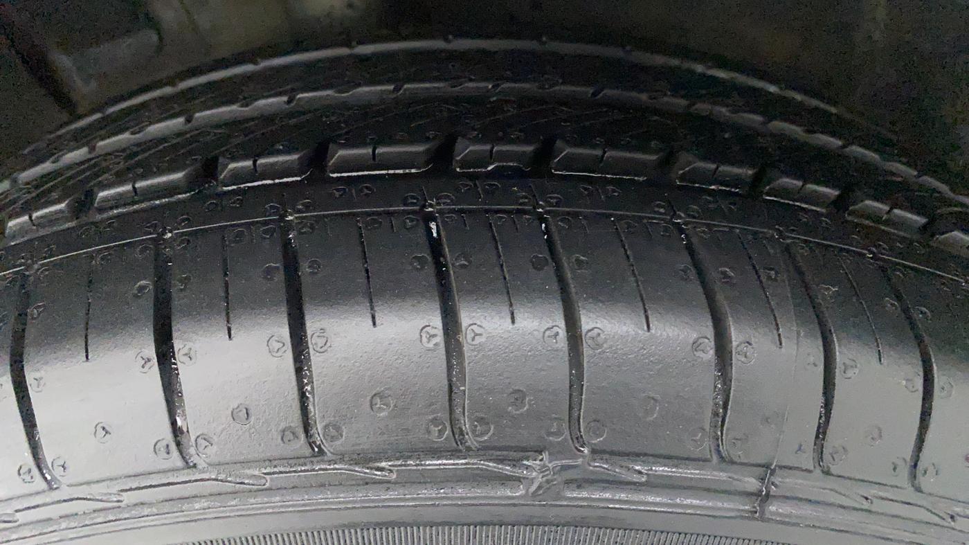 2017 Hyundai Elite i20 MAGNA 1.4 AT, Petrol, Automatic, 62,100 km, Right Rear Tyre Tread