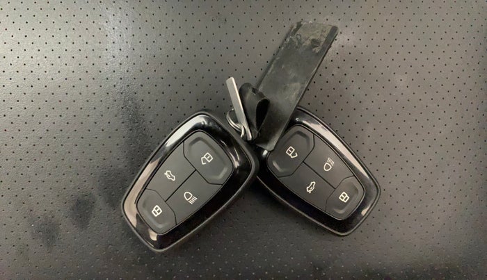 2023 Tata ALTROZ XZ PLUS PETROL, Petrol, Manual, 32,425 km, Key Close Up