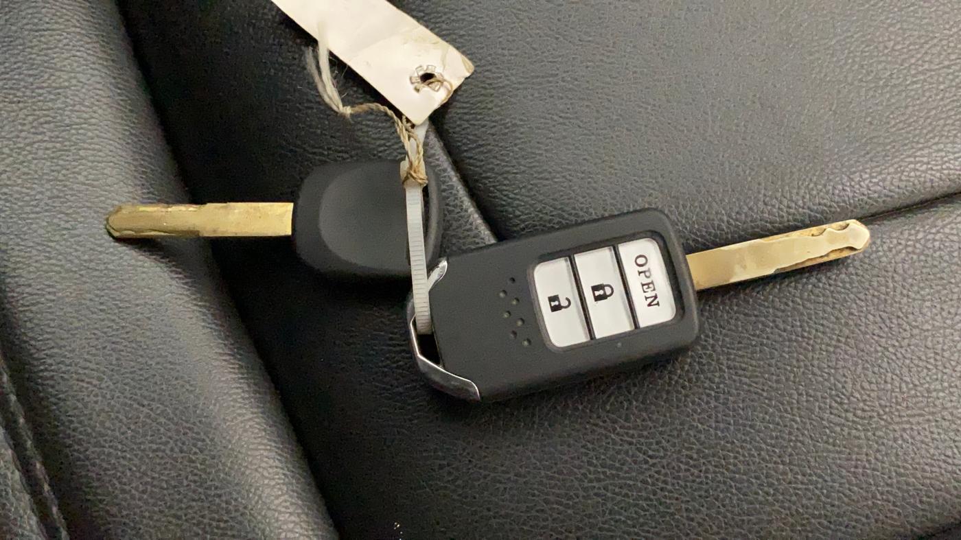 2018 Honda WR-V 1.2L I-VTEC VX MT, CNG, Manual, 60,111 km, Key Close Up