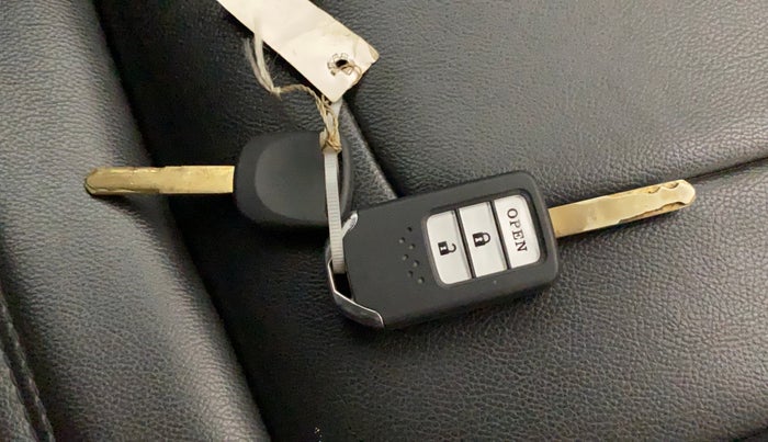 2018 Honda WR-V 1.2L I-VTEC VX MT, CNG, Manual, 60,004 km, Key Close Up
