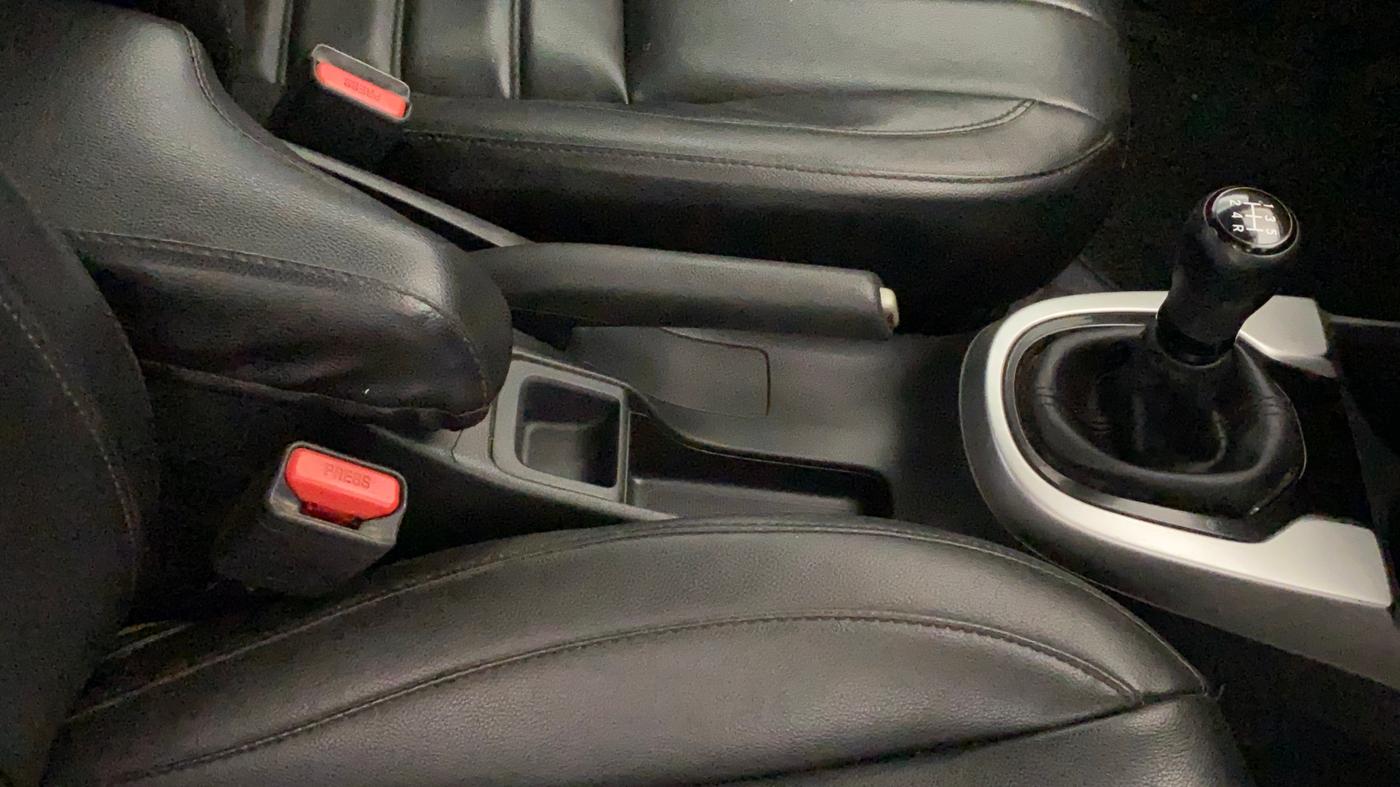 2018 Honda WR-V 1.2L I-VTEC VX MT, CNG, Manual, 60,111 km, Gear Lever