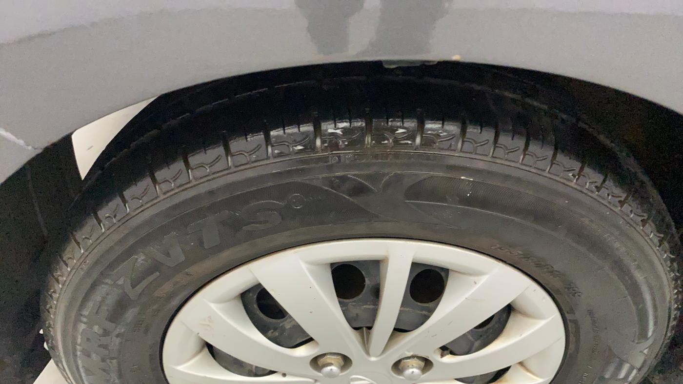 2013 Hyundai i10 MAGNA 1.2, Petrol, Manual, 98,231 km, Left Front Tyre Tread