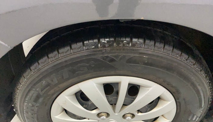 2013 Hyundai i10 MAGNA 1.2, Petrol, Manual, 98,231 km, Left Front Tyre Tread