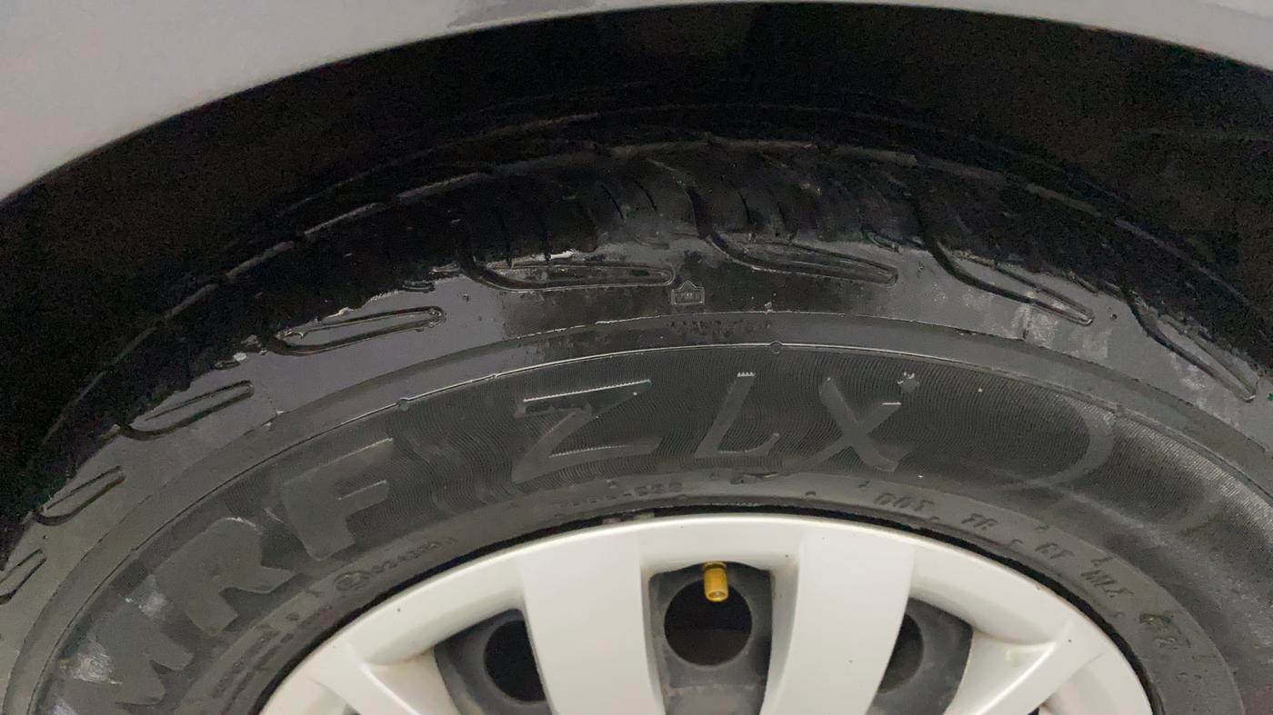 2013 Hyundai i10 MAGNA 1.2, Petrol, Manual, 98,231 km, Right Front Tyre Tread
