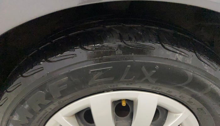 2013 Hyundai i10 MAGNA 1.2, Petrol, Manual, 98,231 km, Right Front Tyre Tread