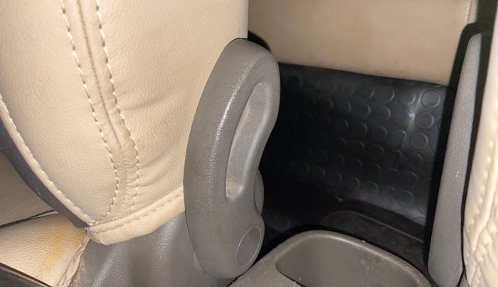 2013 Hyundai i10 MAGNA 1.2, Petrol, Manual, 98,231 km, Driver Side Adjustment Panel