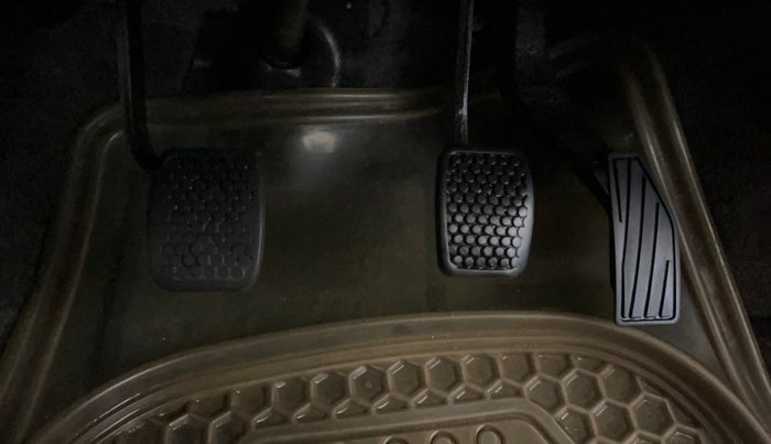 2017 Maruti Alto 800 LXI, Petrol, Manual, 62,949 km, Pedals