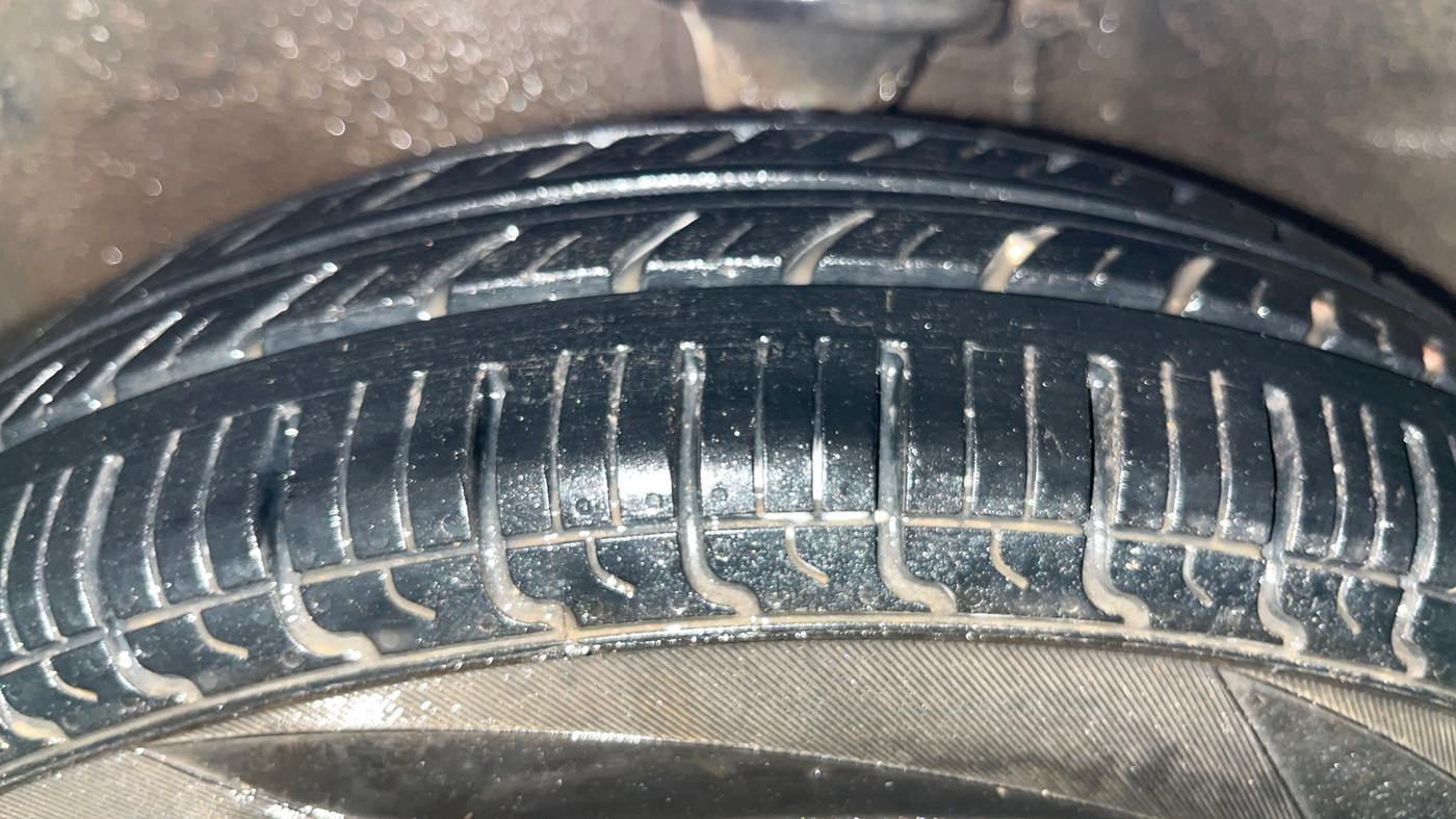 2017 Maruti Alto 800 LXI, Petrol, Manual, 62,984 km, Left Front Tyre Tread