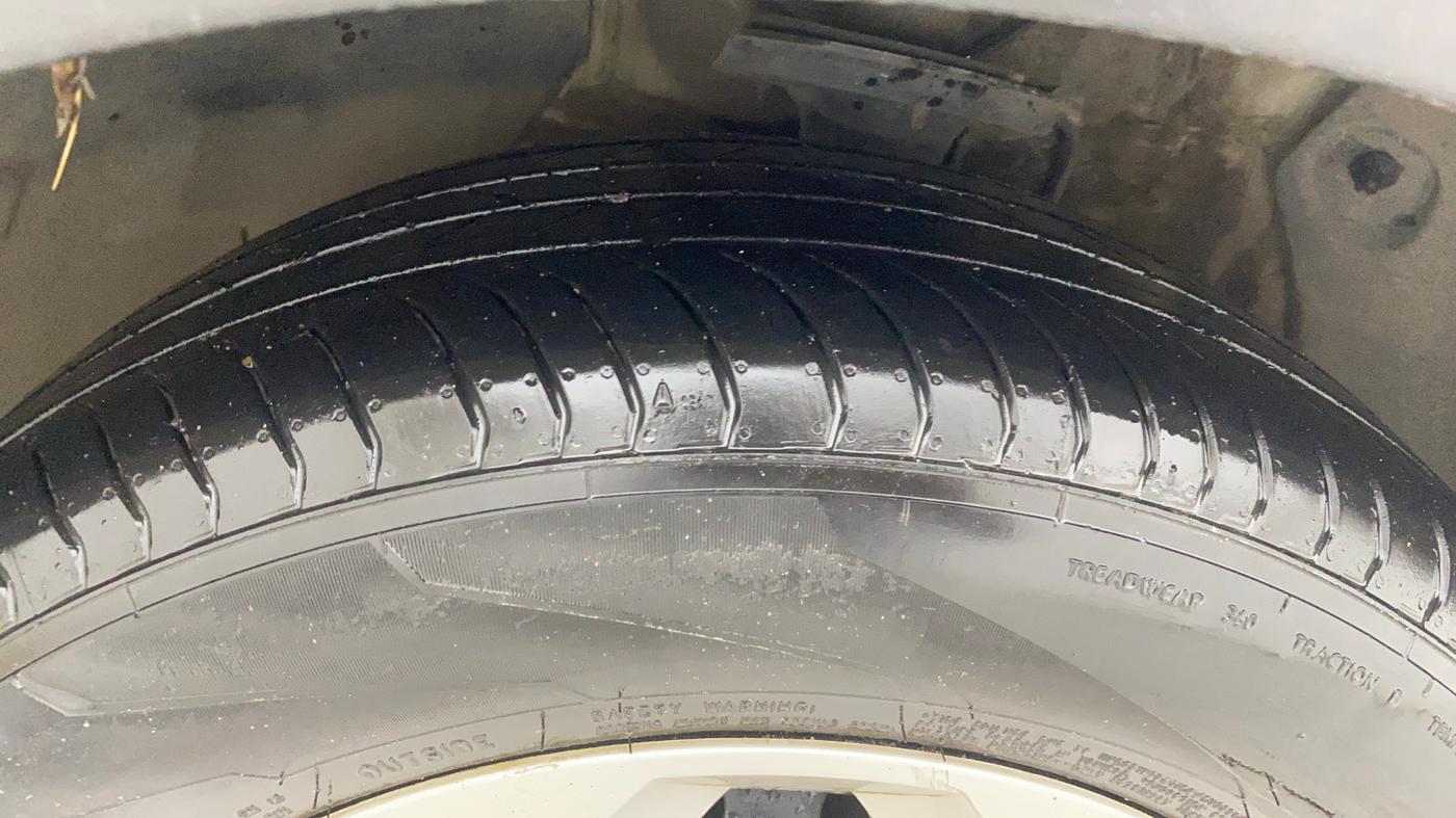2023 MG ASTOR STYLE 1.5 MT, Petrol, Manual, 30,803 km, Left Front Tyre Tread