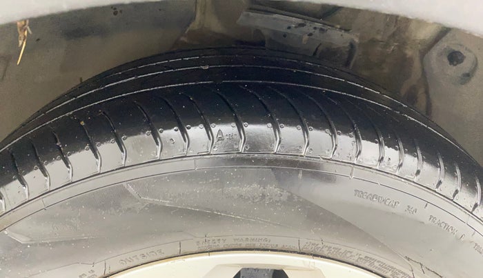 2023 MG ASTOR STYLE 1.5 MT, Petrol, Manual, 30,803 km, Left Front Tyre Tread