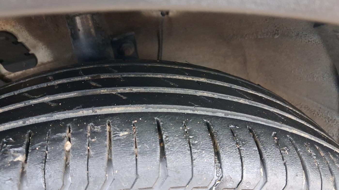2023 KIA CARENS PRESTIGE 1.5 PETROL 7 STR, Petrol, Manual, 86,274 km, Left Front Tyre Tread