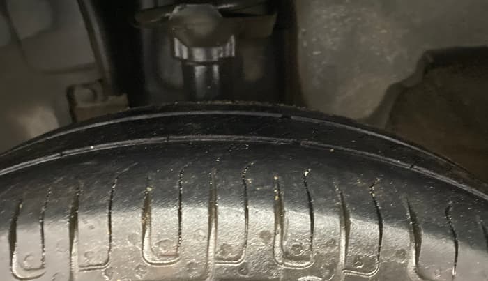 2016 Renault Kwid RXT 1.0, Petrol, Manual, 61,837 km, Left Front Tyre Tread