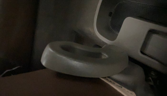 2014 Hyundai i10 SPORTZ 1.1, Petrol, Manual, 64,570 km, Driver Side Adjustment Panel