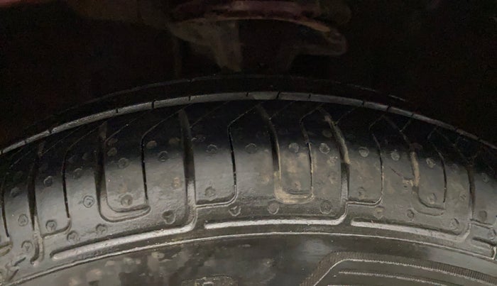 2014 Hyundai i10 SPORTZ 1.1, Petrol, Manual, 64,570 km, Left Front Tyre Tread