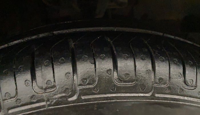 2014 Hyundai i10 SPORTZ 1.1, Petrol, Manual, 64,570 km, Right Front Tyre Tread