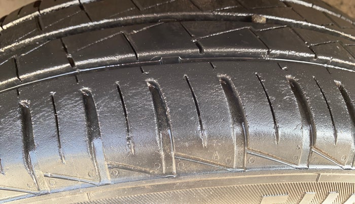 2012 Maruti Wagon R 1.0 VXI, Petrol, Manual, 53,374 km, Left Front Tyre Tread