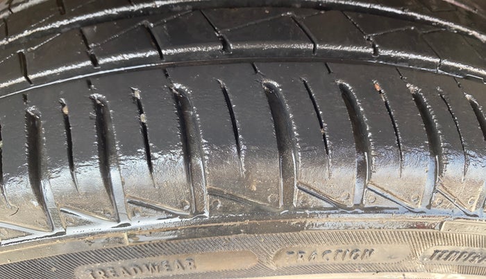 2012 Maruti Wagon R 1.0 VXI, Petrol, Manual, 53,374 km, Right Front Tyre Tread