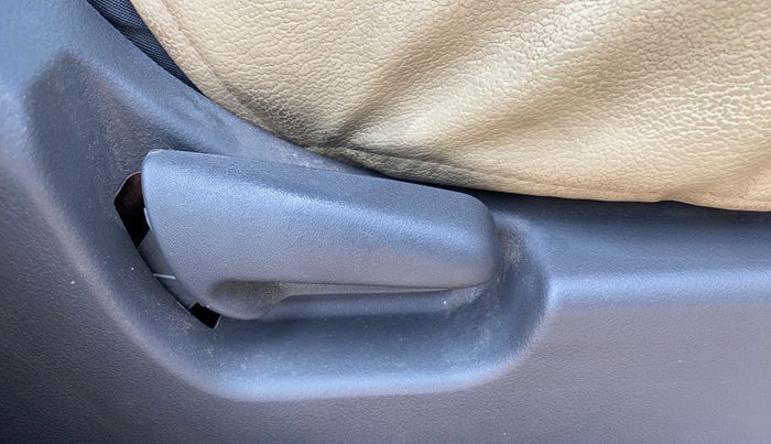 2012 Maruti Wagon R 1.0 VXI, Petrol, Manual, 53,374 km, Driver Side Adjustment Panel