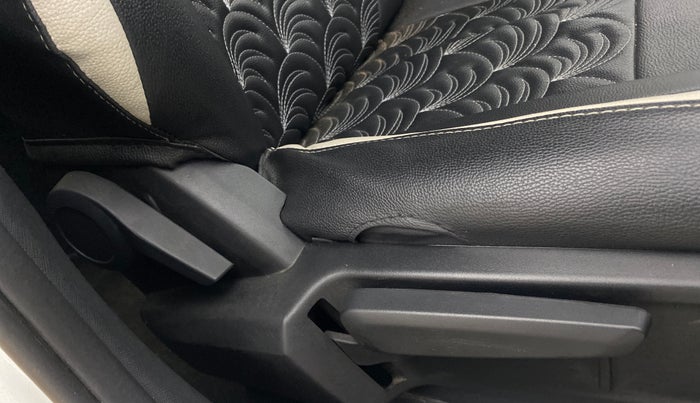 2022 Tata ALTROZ XZA, Petrol, Automatic, 21,096 km, Driver Side Adjustment Panel