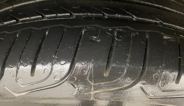 2022 Tata ALTROZ XZA, Petrol, Automatic, 21,096 km, Right Front Tyre Tread