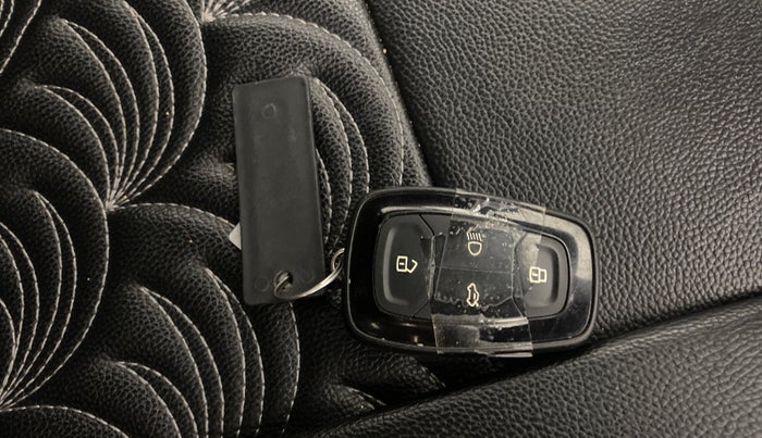 2022 Tata ALTROZ XZA, Petrol, Automatic, 21,096 km, Key Close Up