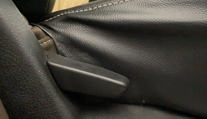 2017 Renault Duster 110 PS RXZ 4X2 AMT DIESEL, Diesel, Automatic, 1,03,924 km, Driver Side Adjustment Panel