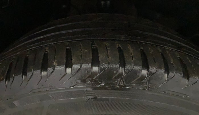 2017 Renault Duster 110 PS RXZ 4X2 AMT DIESEL, Diesel, Automatic, 1,03,924 km, Right Front Tyre Tread