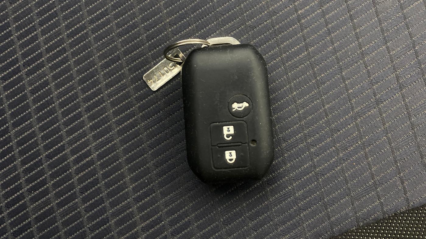 2022 Maruti Baleno ZETA PETROL 1.2, Petrol, Manual, 28,365 km, Key Close Up