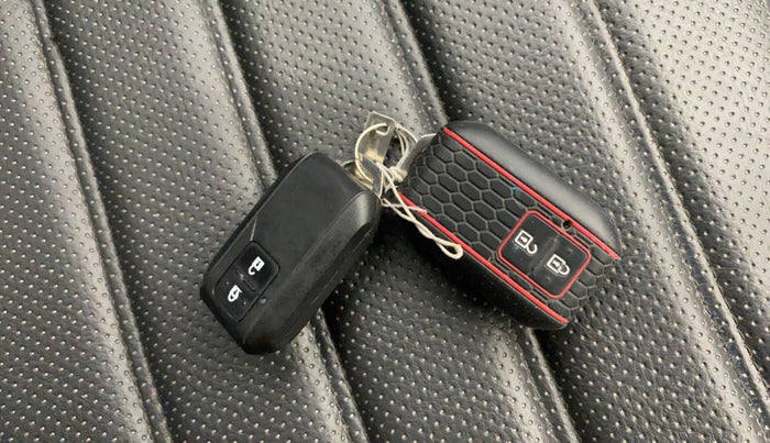 2021 Toyota Glanza G, Petrol, Manual, 31,028 km, Key Close Up