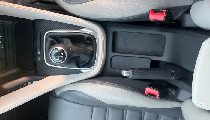 2022 MG ASTOR SUPER 1.5 MT, Petrol, Manual, 14,356 km, Gear Lever