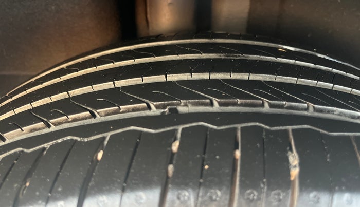 2022 MG ASTOR SUPER 1.5 MT, Petrol, Manual, 14,356 km, Right Rear Tyre Tread