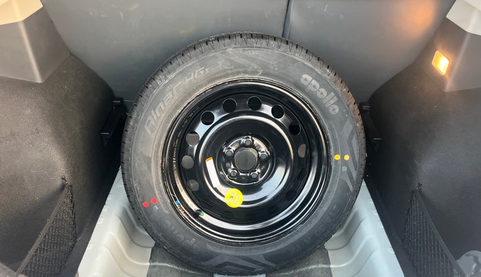 2022 MG ASTOR SUPER 1.5 MT, Petrol, Manual, 14,356 km, Spare Tyre