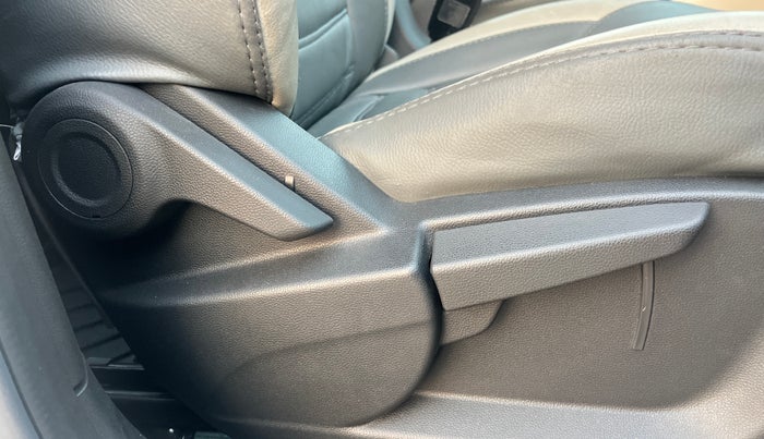 2022 MG ASTOR SUPER 1.5 MT, Petrol, Manual, 14,356 km, Driver Side Adjustment Panel