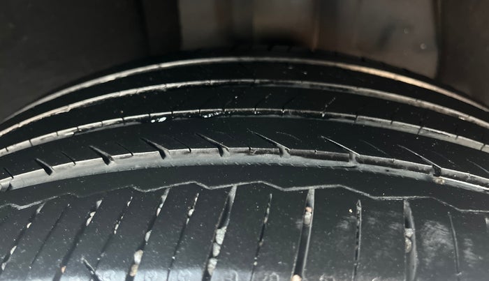 2022 MG ASTOR SUPER 1.5 MT, Petrol, Manual, 14,356 km, Left Rear Tyre Tread