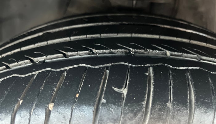 2022 MG ASTOR SUPER 1.5 MT, Petrol, Manual, 14,356 km, Left Front Tyre Tread