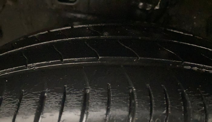 2016 Hyundai Verna 1.4 VTVT, Petrol, Manual, 1,16,477 km, Left Front Tyre Tread