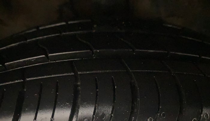 2016 Hyundai Verna 1.4 VTVT, Petrol, Manual, 1,16,477 km, Right Front Tyre Tread