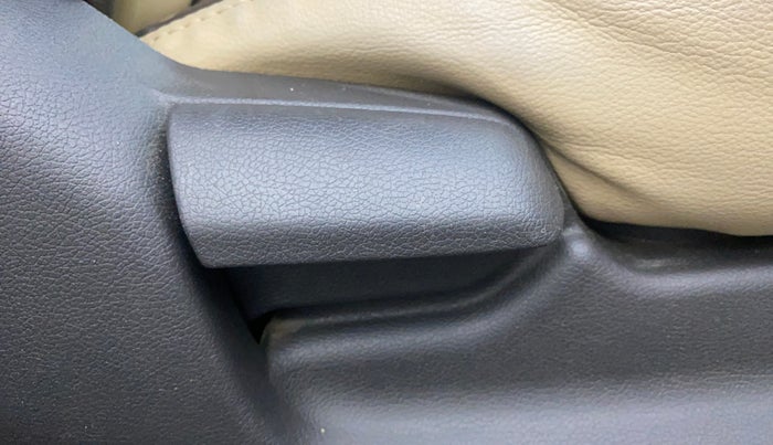 2016 Hyundai Verna 1.4 VTVT, Petrol, Manual, 1,16,477 km, Driver Side Adjustment Panel